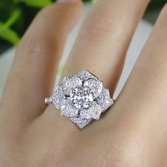 🎄NWOT 925 FLOWER RING🎄 - Picture 2 of 5